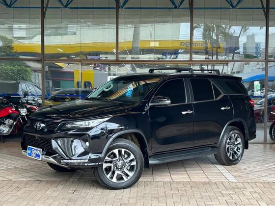 TOYOTA HILUX SW4 2.8 D-4D TURBO DIESEL SRX PLATINUM 7L 4X4 AUTOMÁTICO